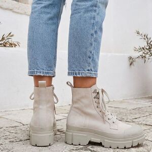 Treasure & Bond Combat Boots 6 Chunky Platform Lug Sole Suede Edgy Cream